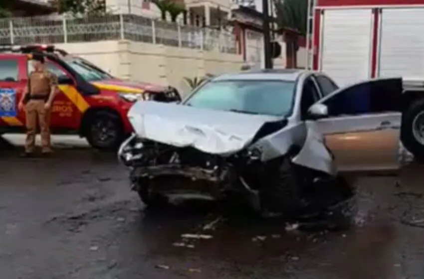  Colisão entre dois carros deixa um homem ferido