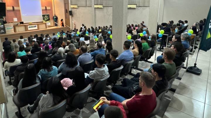  ACEDV/CDL teve encontro do sindicato dos professores com palestra