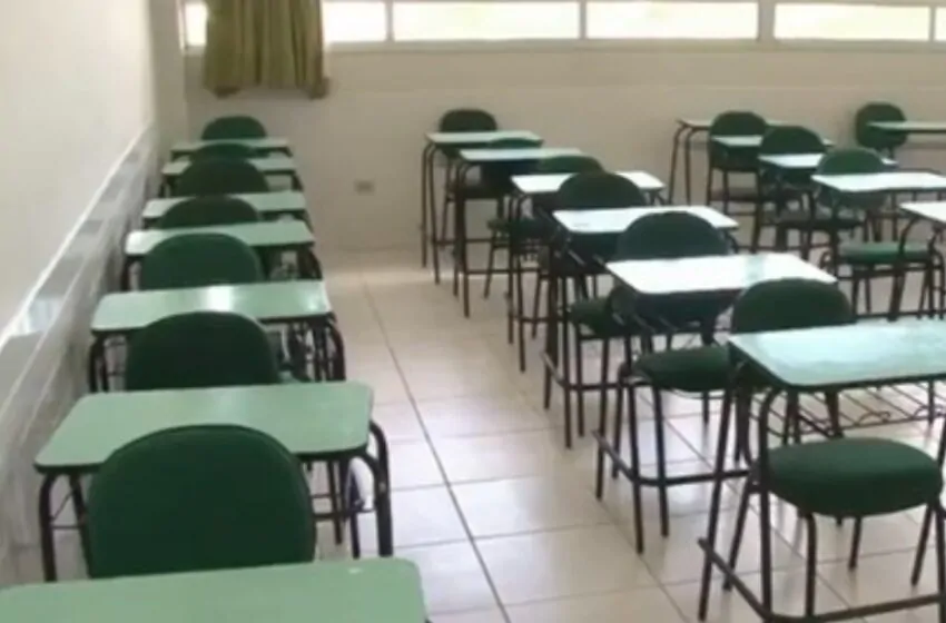  Os deputados estaduais que compõem a CCJ aprovaram o projeto que terceiriza a gestão administrativa e de infraestrutura de 200 colégios estaduais do PR