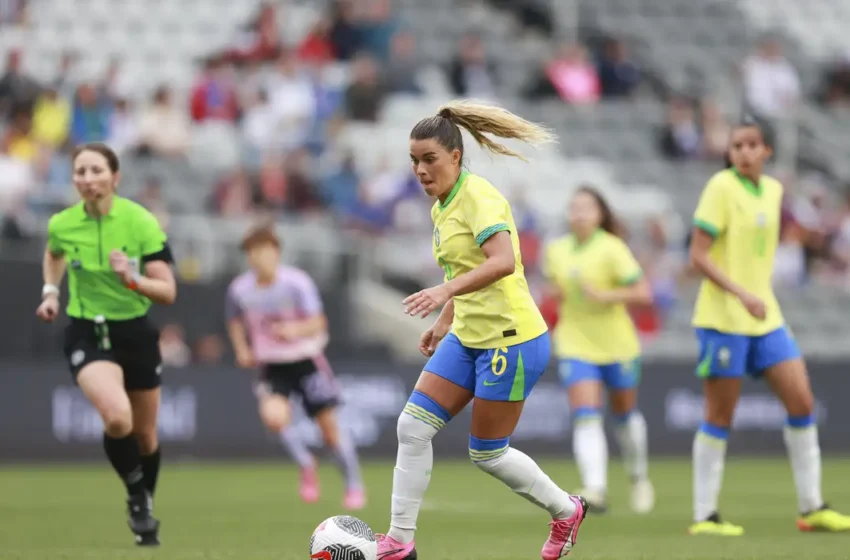  A seleção feminina de futebol realiza neste sábado (01) o primeiro de dois amistosos contra a Jamaica