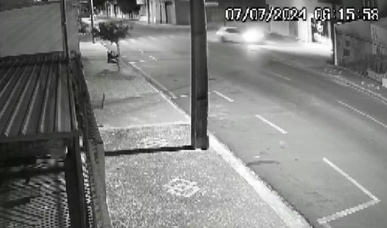  Carro explode após colidir contra muro e mata motorista no Paraná