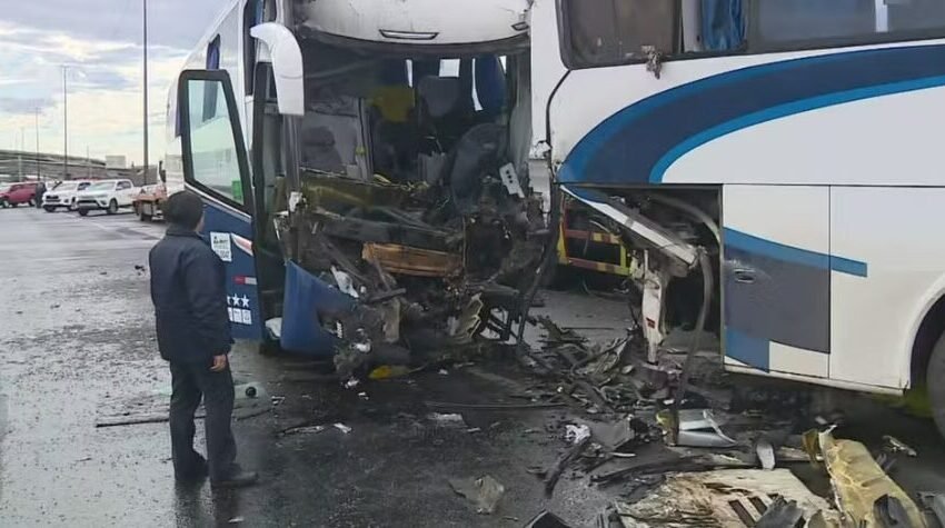  Acidente entre dois ônibus deixa ao menos 17 feridos na BR-290