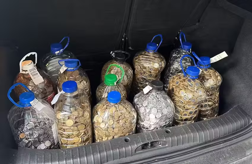  Homem usa R$ 17 mil em moedas para comprar carro em SC 