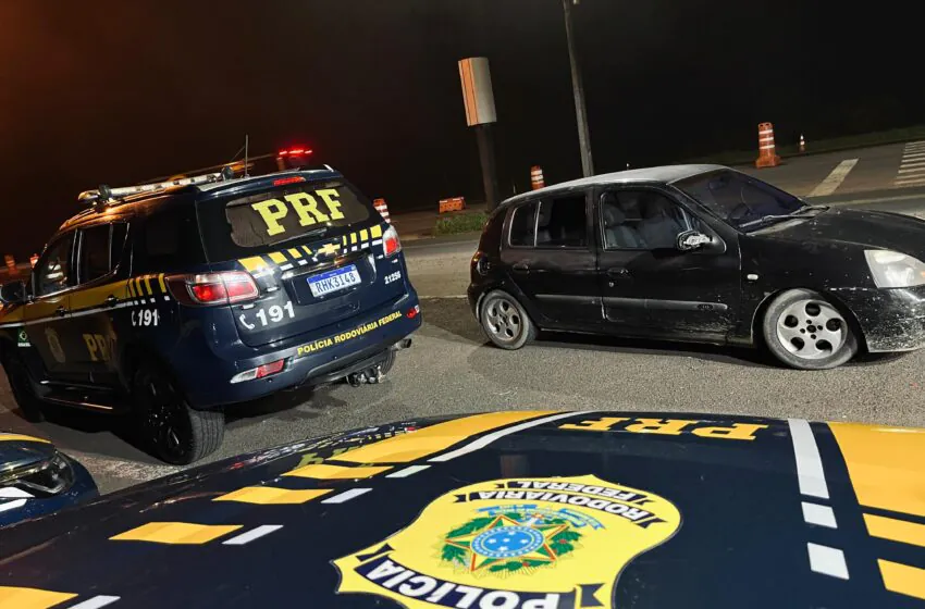  PRF recupera veículo roubado e apreende duas armas de fogo na BR 277