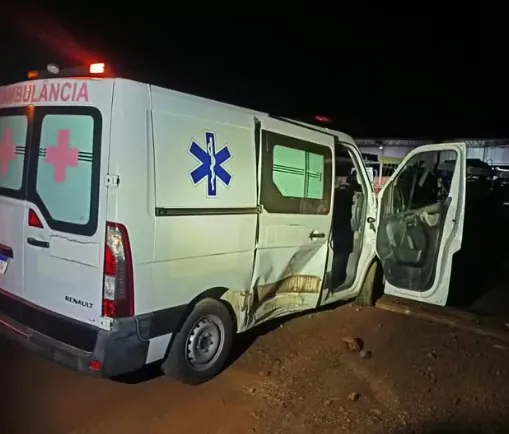  Homem furta ambulância de pátio de hospital e ‘dá rolê’ com veículo