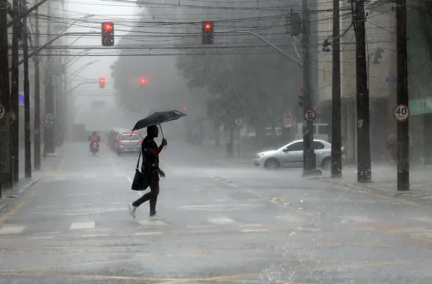  Alerta de tempestade aponta risco de ventos superiores a 100 km/h para 26 municípios do Paraná; veja quais