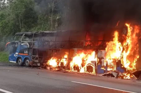 ‘Pensei que alguém tinha passado mal no banheiro’, diz mulher que estava em ônibus incendiado por homem