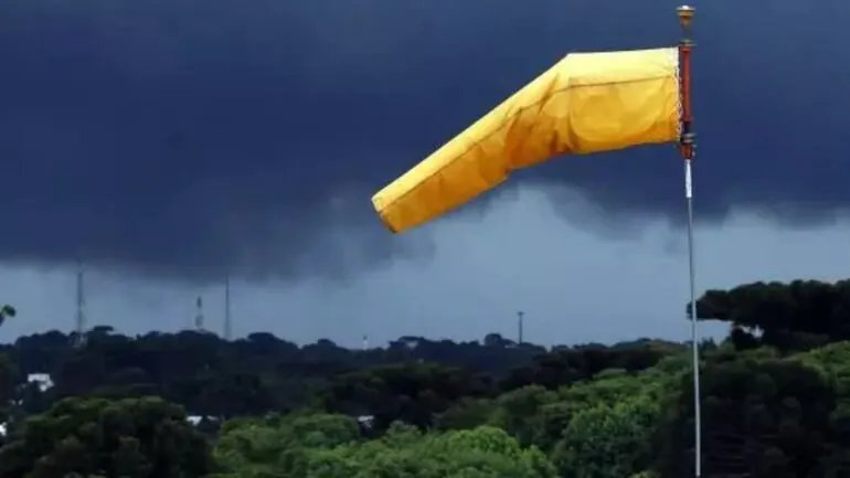  Frente fria no PR deve trazer risco de temporal e rajadas de vento de 90 km/h