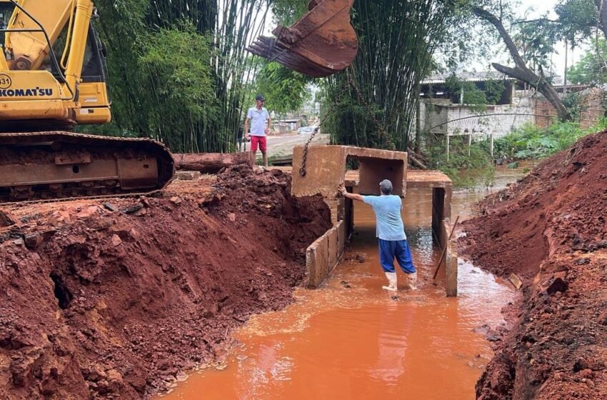  Secretaria de obras está instalando galerias em um trecho do Rio Jirau, na região Centro-Sul