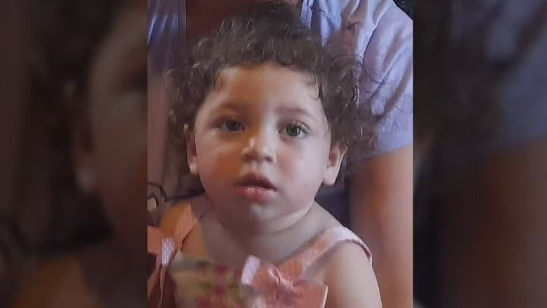  Bebê sequestrada por falsa agente de saúde em Curitiba teve cabelo pintado e alisado, afirma advogado da família