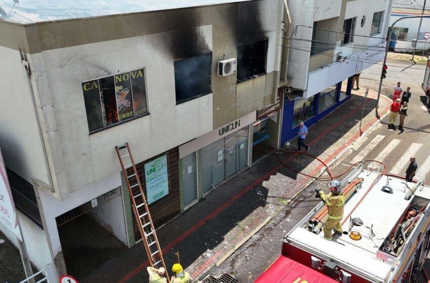  Incêndio consome depósito de empresa em Francisco Beltrão