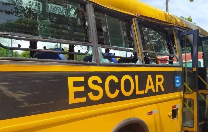  Sete crianças ficam feridas após colisão com ônibus escolar