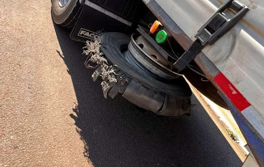  Caminhão com carga solta e sem condições de trafegar é apreendido no Paraná