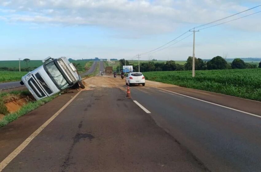  Motorista morre esmagado ao ser prensado pelo próprio caminhão