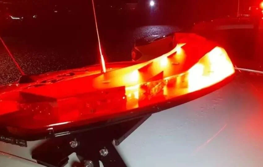  Policiais investigam ataque a tiros que atingiu família em via rural