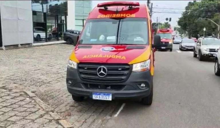  Em ação rápida, bombeiros interrompem tráfego para realizar parto na rua