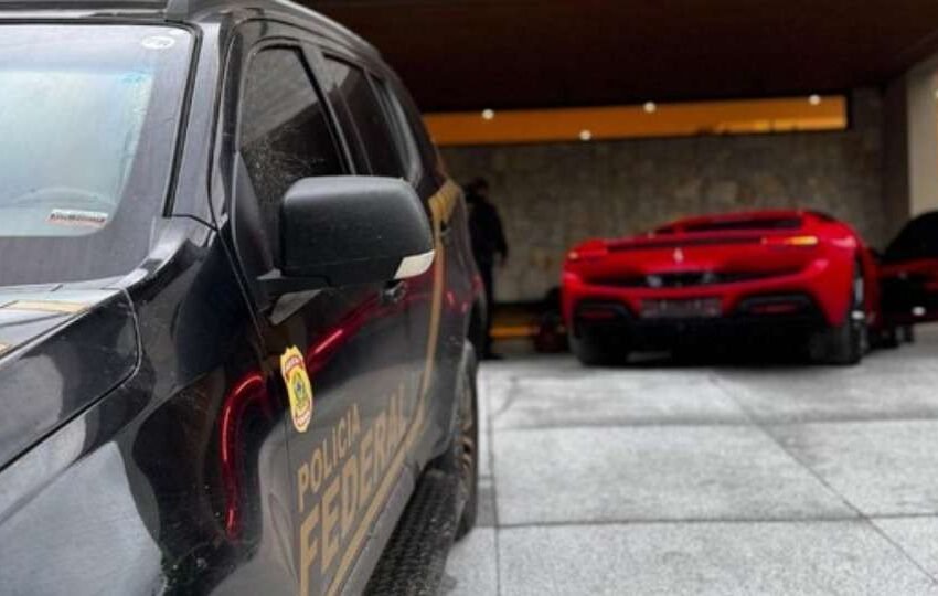  Polícia mira tráfico de drogas em alto mar com apreensão de embarcações suspeitas
