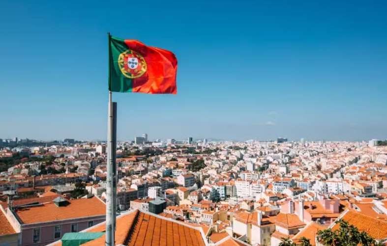  Governo português ordena que milhares de imigrantes, incluindo brasileiros, saiam do país