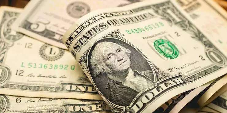  Câmbio em alta: dólar opera a R$ 5,71 no início do dia