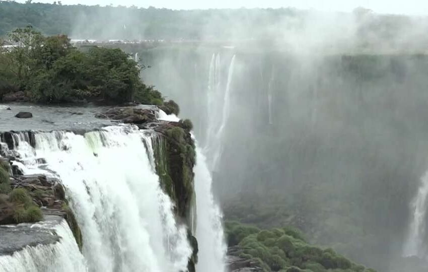  Falta de chuvas reduz vazão das Cataratas do Iguaçu em 70%