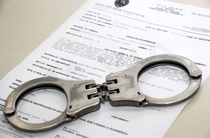  Jovem é detido após ser flagrado com entorpecentes e cometer infração no trânsito