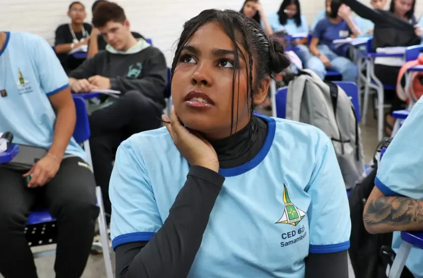  Parcela de R$ 200 do Pé-de-Meia é paga a estudantes nascidos em novembro e dezembro