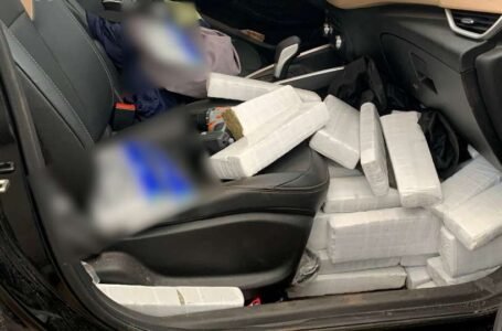 Perseguição termina em colisão e apreensão de drogas na BR-277