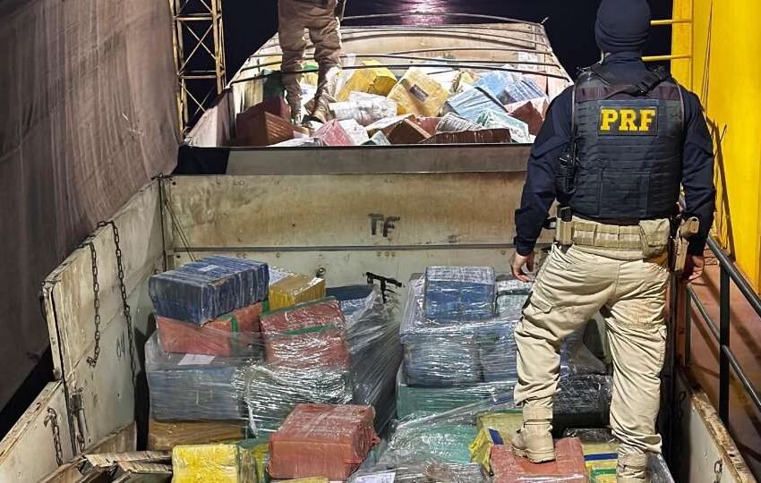  Recorde em 2025: PRF apreende 17 toneladas de maconha na BR-163, no Paraná