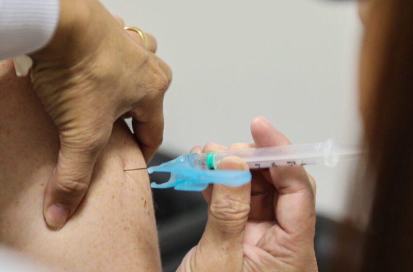  Vacinação contra gripe no Paraná atinge 3 milhões de doses; cobertura entre grupos de risco é de 48%