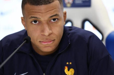 PSG celebra Champions e cobra Mbappé: ‘Agora viu que aqui também se vence
