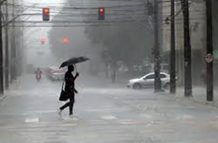  Domingo marca chegada de frente fria com chuva forte e frio intenso
