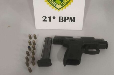 Arma ilegal em veículo leva à detenção de homem durante abordagem da PM