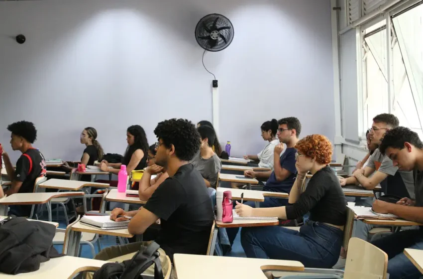  Educação inclusiva: MEC destina R$ 163 mil por turma em cursinhos populares para Enem e vestibulares