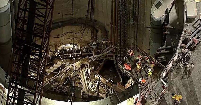  Após horas de tensão, 31 operários são resgatados de túnel a 137 metros de profundidade