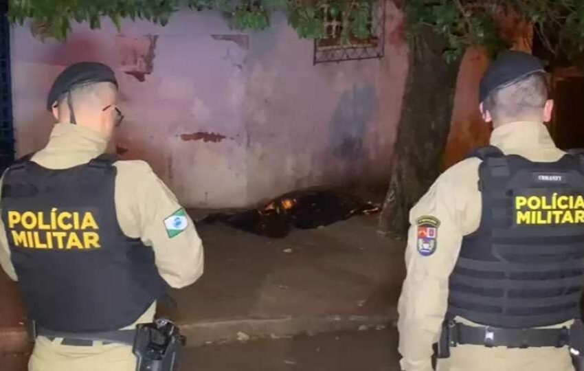  Corpo de homem executado a tiros é achado na calçada