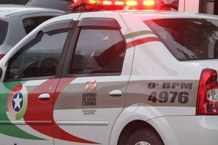  Homem é preso após ameaçar mãe e irmã e matar animais de estimação