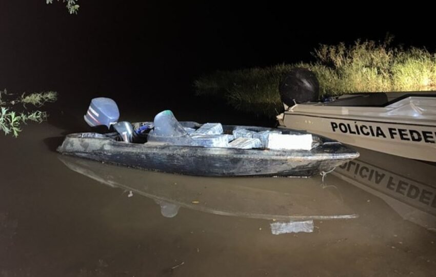  Polícia apreende lancha carregada com mais de uma tonelada de maconha