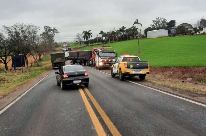  Caminhões colidem em rodovia PR-182, em Realeza
