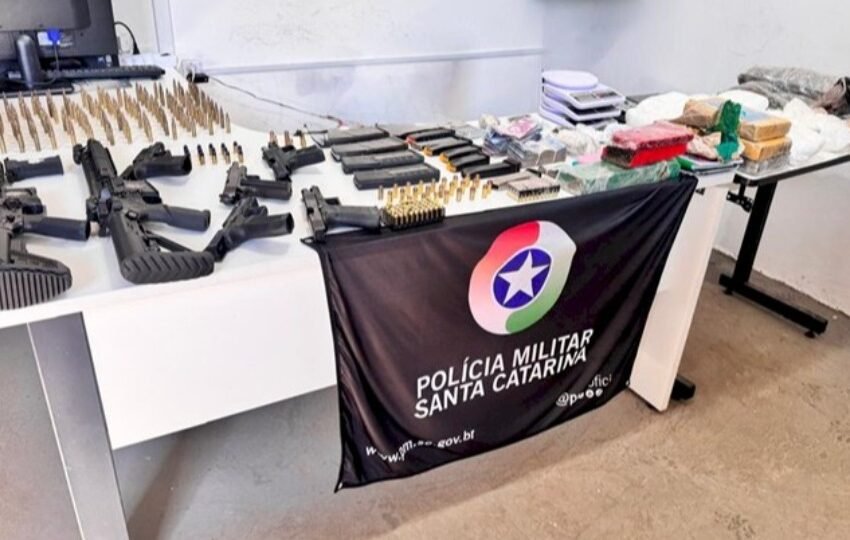  Arsenal e grande quantidade de drogas são encontrados em operação