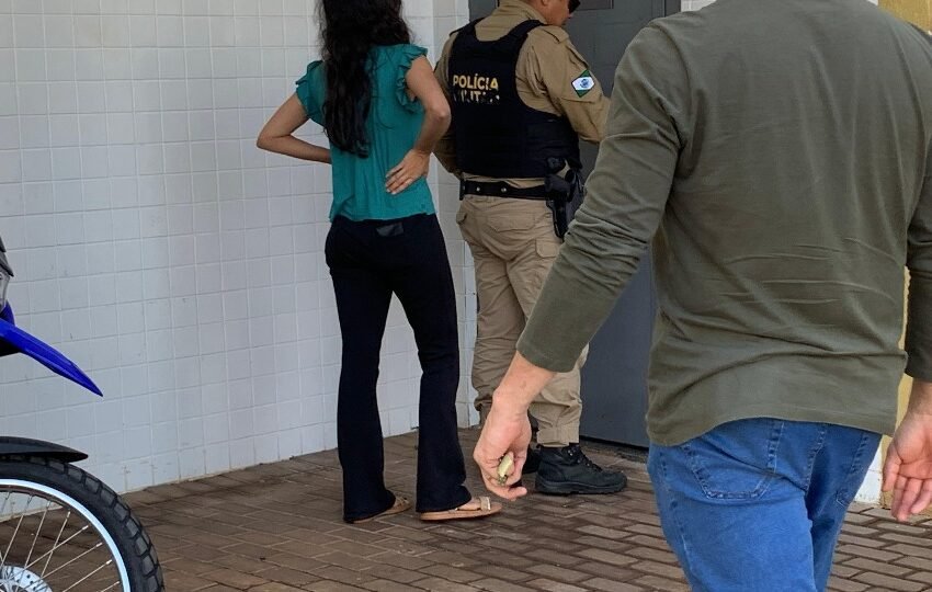  Mulher é presa com munições, drogas e objeto furtado