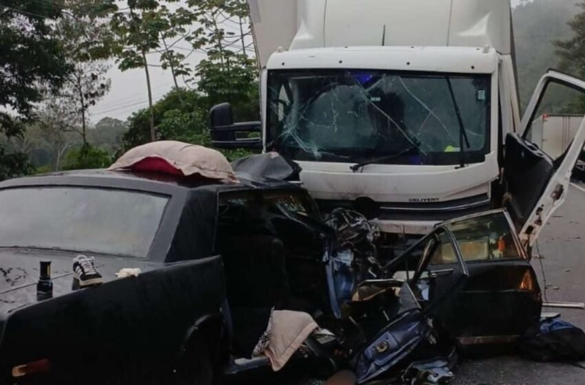  Caminhoneiro embriagado provoca acidente fatal e mata avó, mãe e neta na BR-470