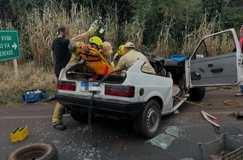  Motorista fica gravemente ferido após colisão frontal entre gol e caminhão na br-373, em Coronel Vivida