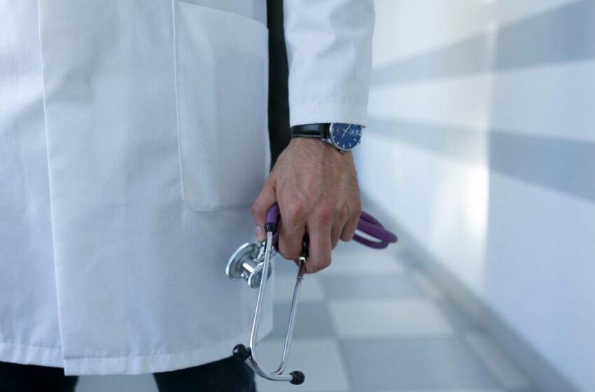  Médico é preso por envolvimento em rede de exploração sexual infantil