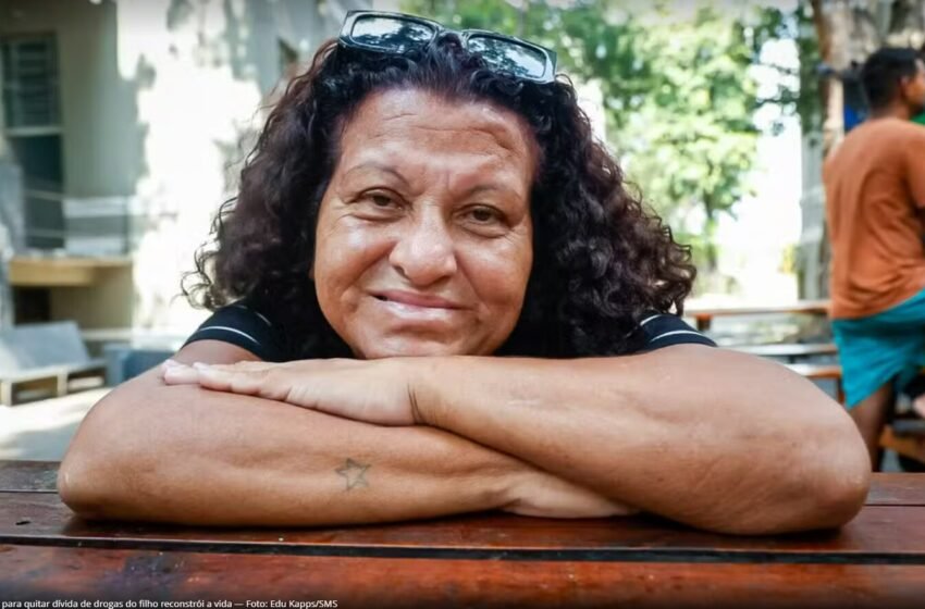  Mulher que morou na rua após vender casa para quitar dívida de drogas do filho reconstrói a vida