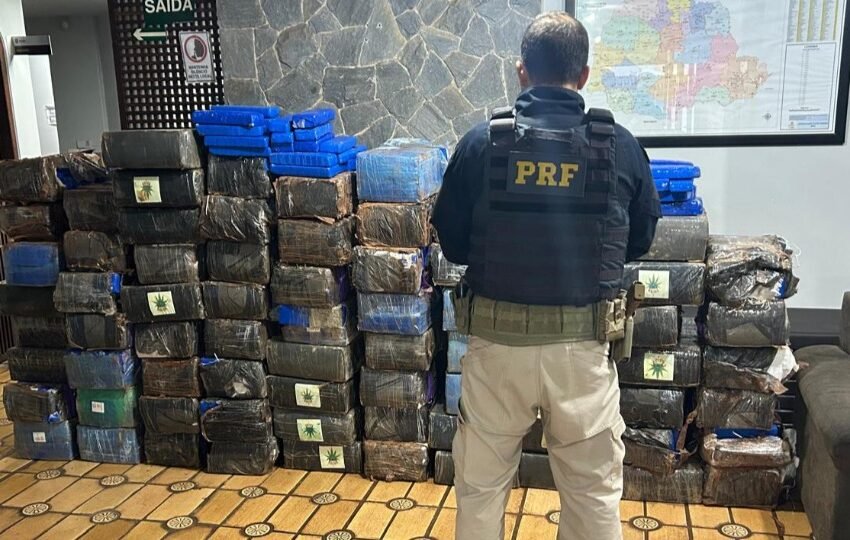  Mais de 1,6 tonelada de maconha é apreendida em operação da Polícia Rodoviária