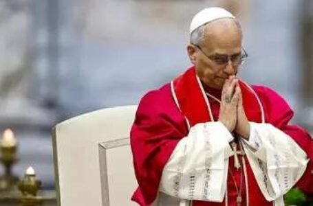 Novo papa garante acolhimento a fiéis lgbtqia+, mas mantém limites atuais