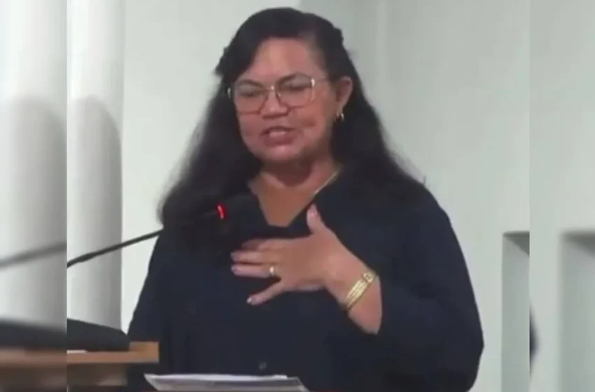  Vereadora afirma em sessão que mulher “merece apanhar”