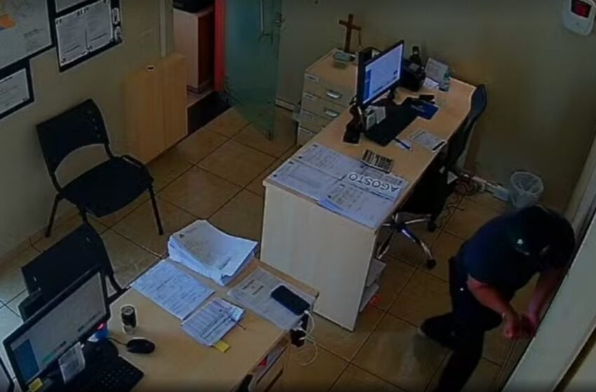  Homem invade igreja, arromba cofre e furta R$ 7 mil durante horário de almoço, no Paraná