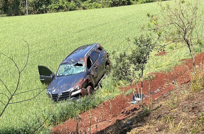  Capotamento deixa duas pessoas feridas em Dois Vizinhos