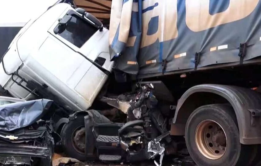  Acidente na BR-163 com sete veículos deixa um morto e três feridos